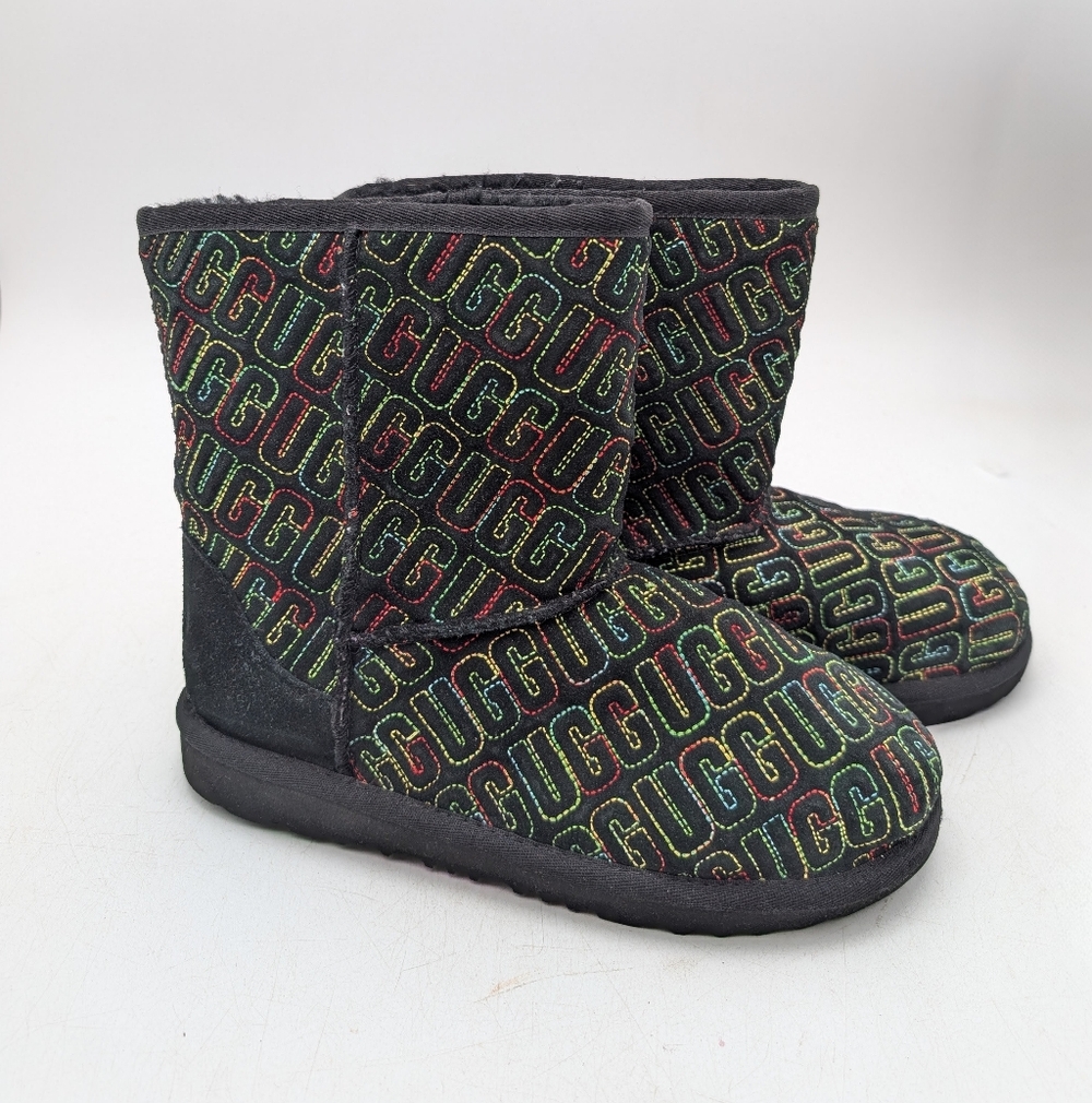 UGG Classic II Graphic Stitch Fleece-Lined Suede Boots Black Youth Size 4